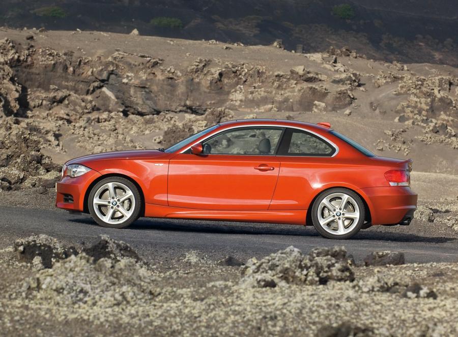  BMW 1-Series Coupe 2011 года  (фото 64 из 77)